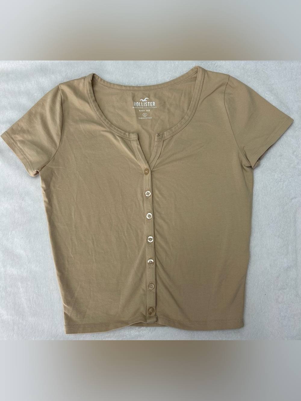 Hollister Y2K Baby Tee Sz small Short Sleeve Button-Front Top in Beige